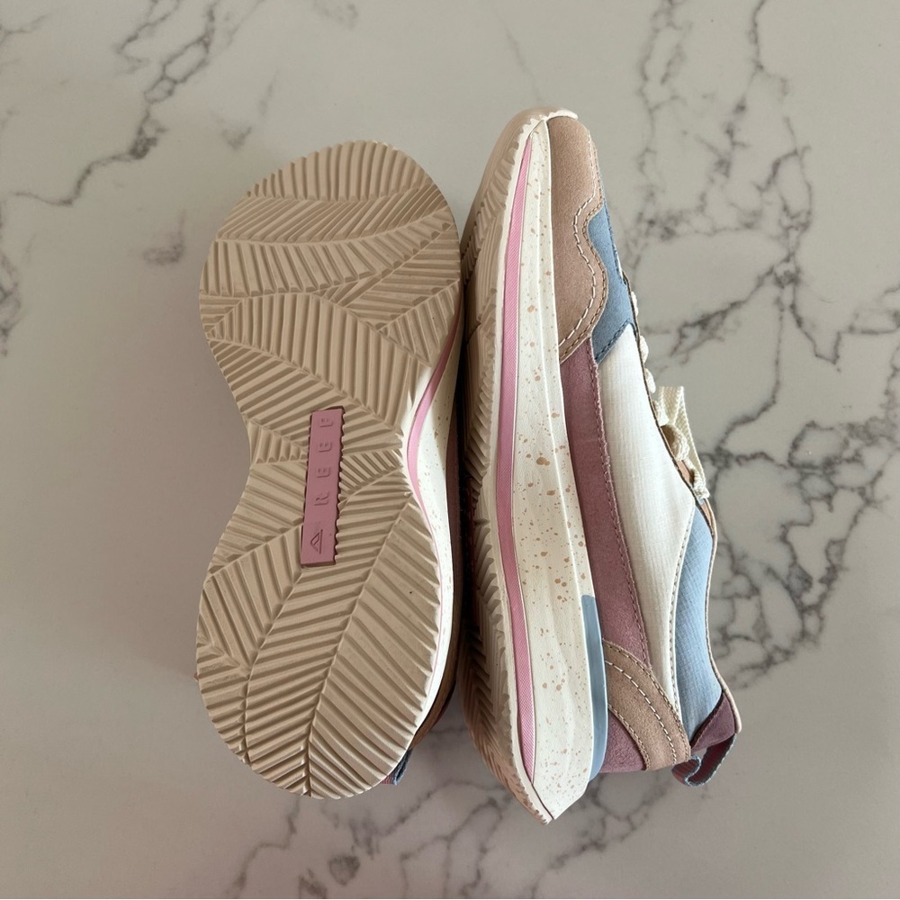 Reef Women's Sneakers Tennis Shoes in Cream, Blue, and Pink 8-8.5 - Picture 3 of 4